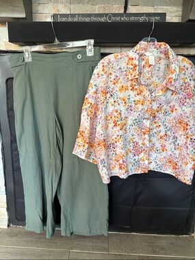 Floral Button-Front Cropped Blouse with Olive Wide-Leg Pants